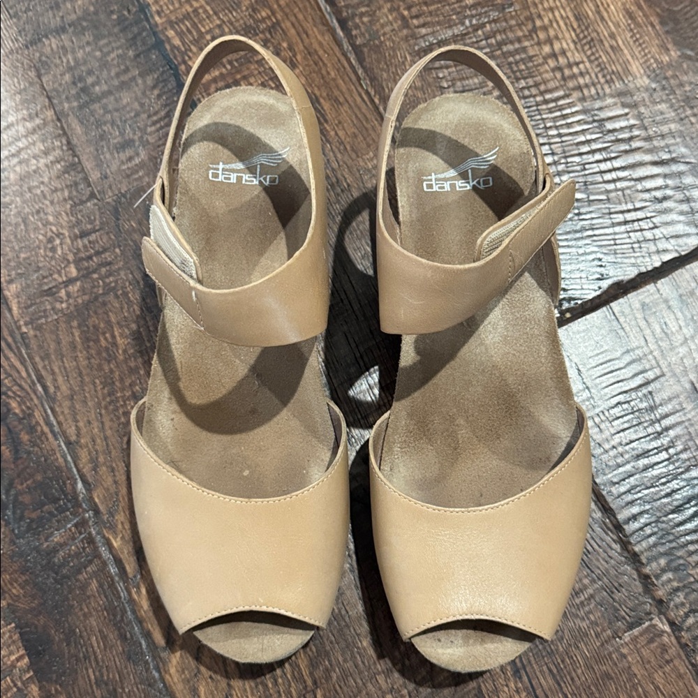 Dansko Tan Leather Slingback Sandals